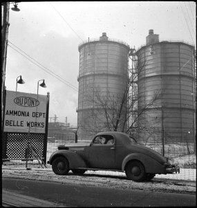 CH-NB - USA, near Charleston-WV- DuPont Belle Works (Ammonia Plant) - Annemarie Schwarzenbach - SLA-Schwarzenbach-A-5-11-203 photo