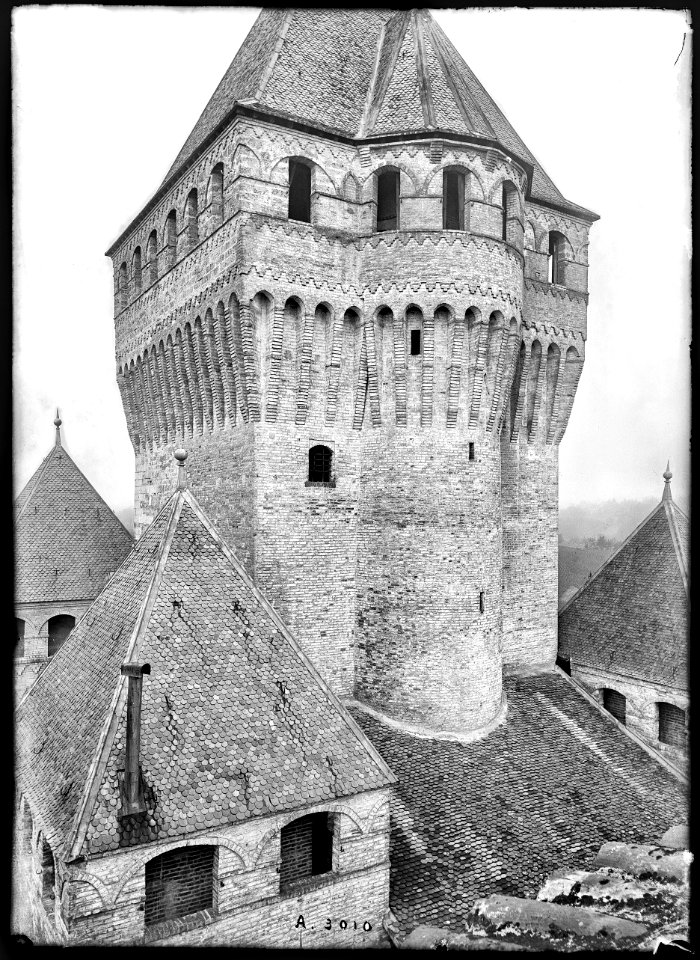 CH-NB - Vufflens-le-Château, Château, Donjon, vue partielle - Collection Max van Berchem - EAD-7577