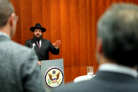 Chabad Chairman Rabbi Yehuda Teichtal give remarks (38309910634)