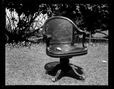 Chair LCCN2016890760