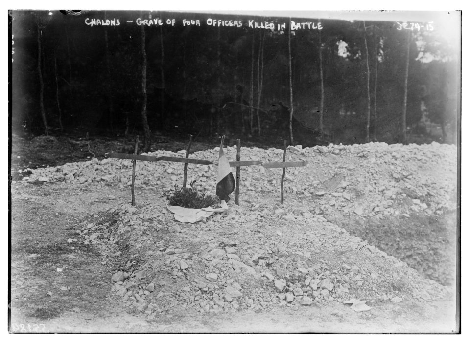 Chalons - Grave of four officers killed in battle LCCN2014697916