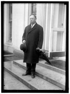 CHAMBERLAIN, GEORGE EARLE. SENATOR FROM OREGON, 1909-1921; MEMBER, U.S. SHIPPING BOARD, 1921-1923. LEFT, WITH SENATOR HARRY LANE LCCN2016866133