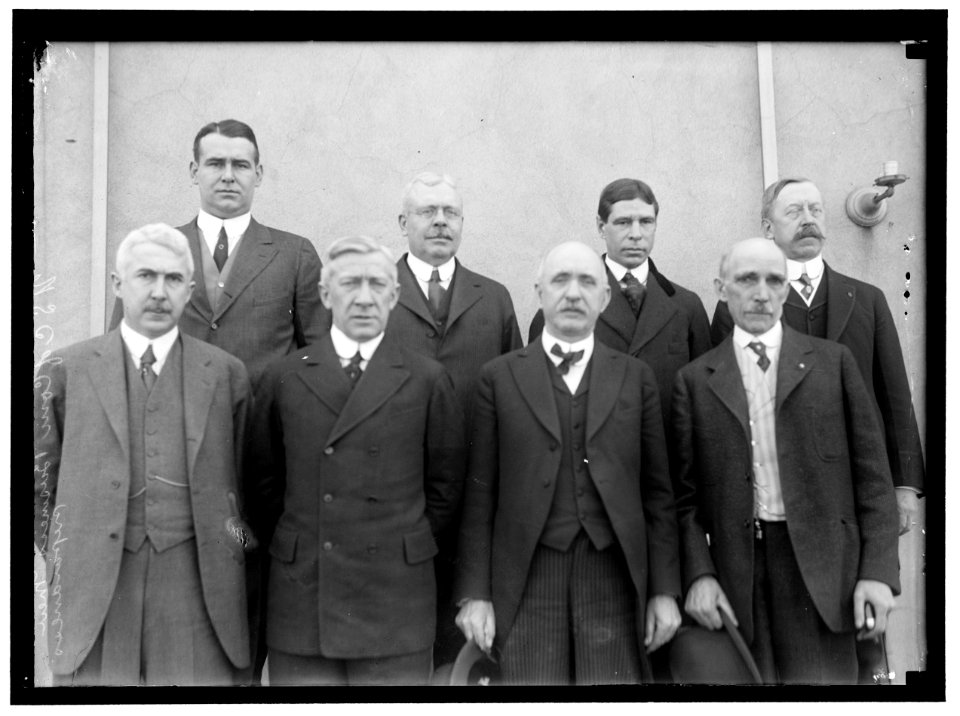 CHAMBER OF COMERCE OF U.S.A. BUSINESSMEN'S PREPAREDNESS COMMITTEE. UPPER LEFT- BASCOM LITTLE, CHAIRMAN; NEXT, GENERAL ALBERT J. LOGAN OF PITTSBURGH; UPPER RIGHT- LOUIS T. GOLDING OF ST. LCCN2016865775