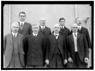 CHAMBER OF COMERCE OF U.S.A. BUSINESSMEN'S PREPAREDNESS COMMITTEE. UPPER LEFT- BASCOM LITTLE, CHAIRMAN; NEXT, GENERAL ALBERT J. LOGAN OF PITTSBURGH; UPPER RIGHT- LOUIS T. GOLDING OF ST. LCCN2016865775