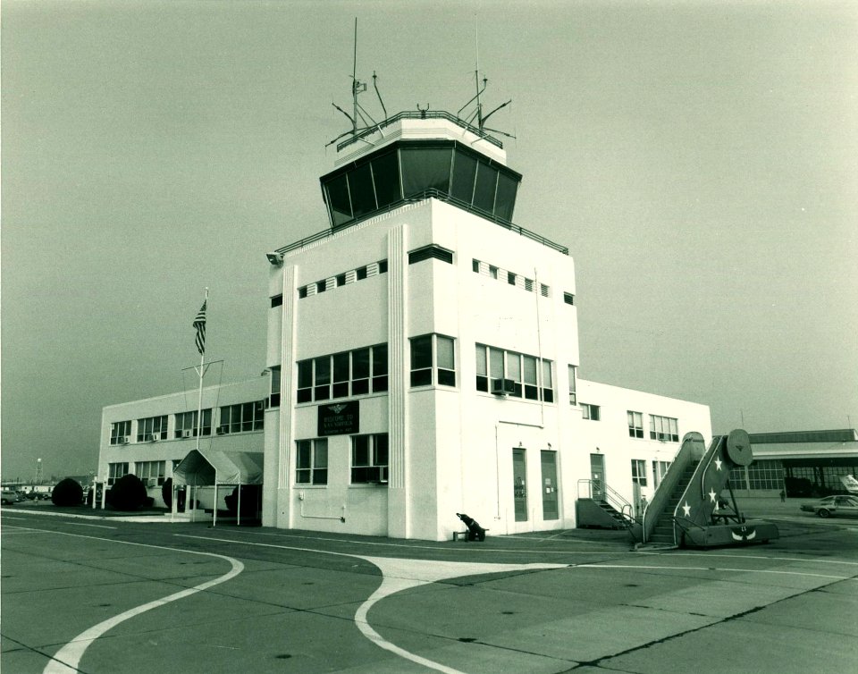 Chambers Field Building LP-1, 1982 01