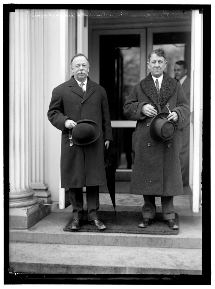 CHAMBERLAIN, GEORGE EARLE. SENATOR FROM OREGON, 1909-1921; MEMBER, U.S. SHIPPING BOARD, 1921-1923. LEFT, WITH SENATOR HARRY LANE LCCN2016866134