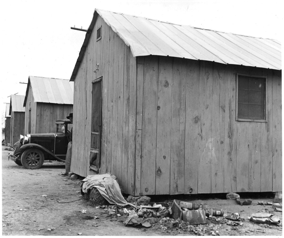 Chandler, Maricopa County, Arizona. Auto camp for cotton pickers. Sixteen one-room cabins, rent - $1 . . . - NARA - 522532