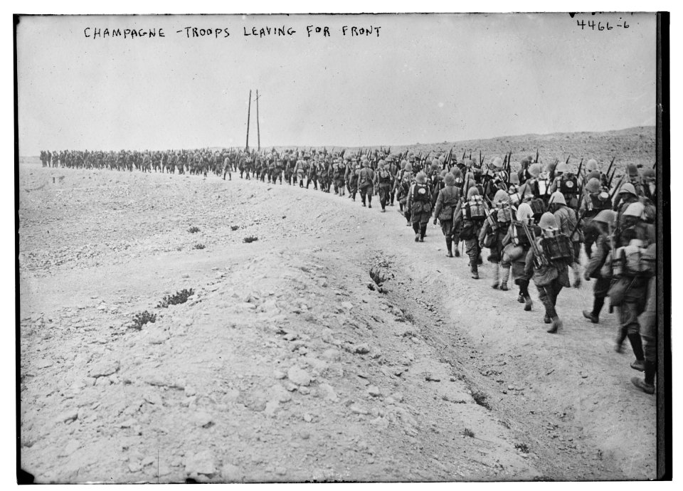 Champagne - troops leaving for front LCCN2014706233