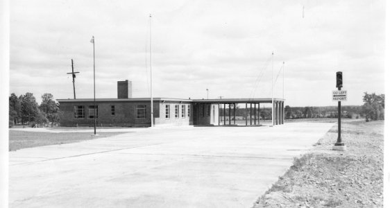 Champlain US 9 border station