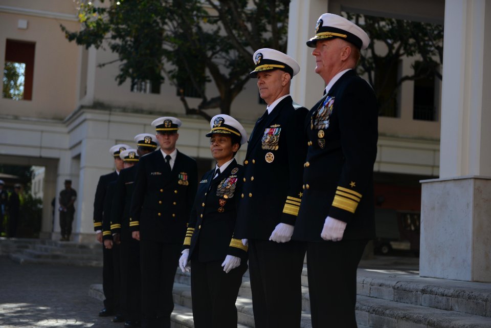 Change of Command 161028-N-XT273-609 (29985386544)