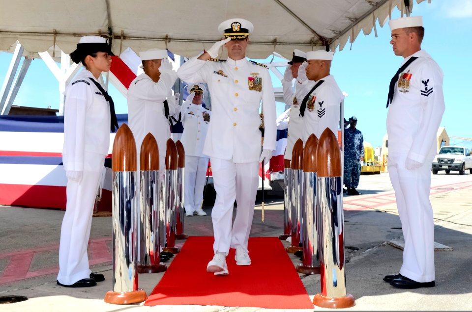 Change of command 150826-N-RN782-063