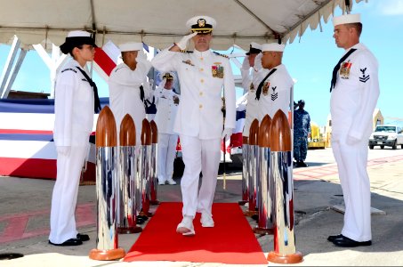 Change of command 150826-N-RN782-063
