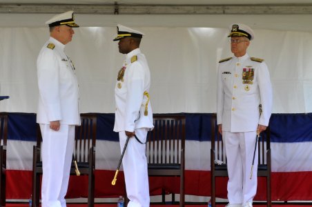 Change of command 110624-N-ZB612-095