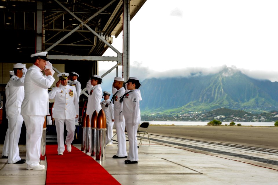Change of command 150117-N-MV308-425