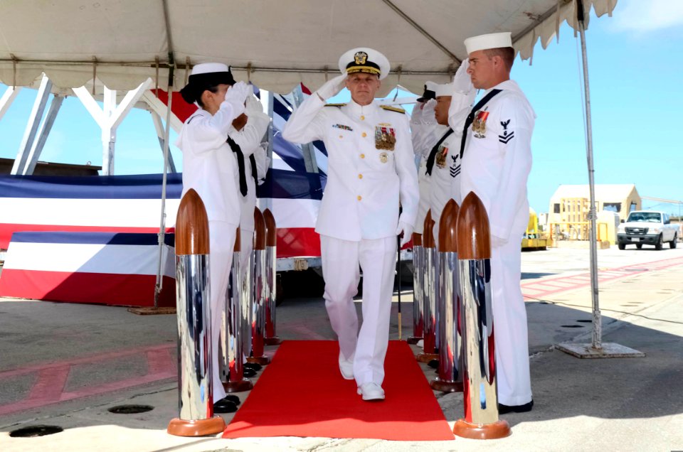 Change of command 150826-N-RN782-073