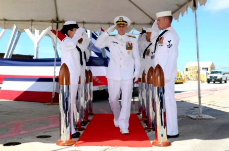 Change of command 150826-N-RN782-073