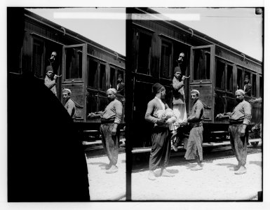 Characters and industries, etc. Fruit vendors at Homs station LOC matpc.02206