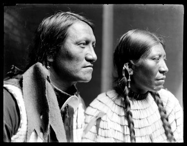 Charging Thunder, Sioux & wife, American Indians LCCN2006679582