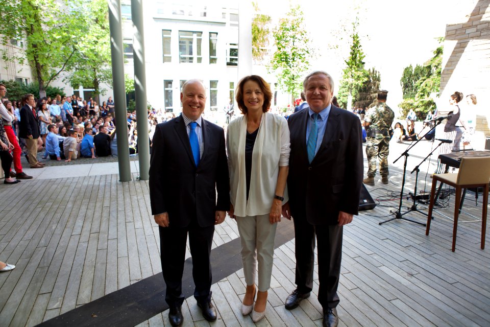 Chargé Logsdon with MoP's Mrs. Freitag and Mr. Schulte-Drüggelte (34627376331)