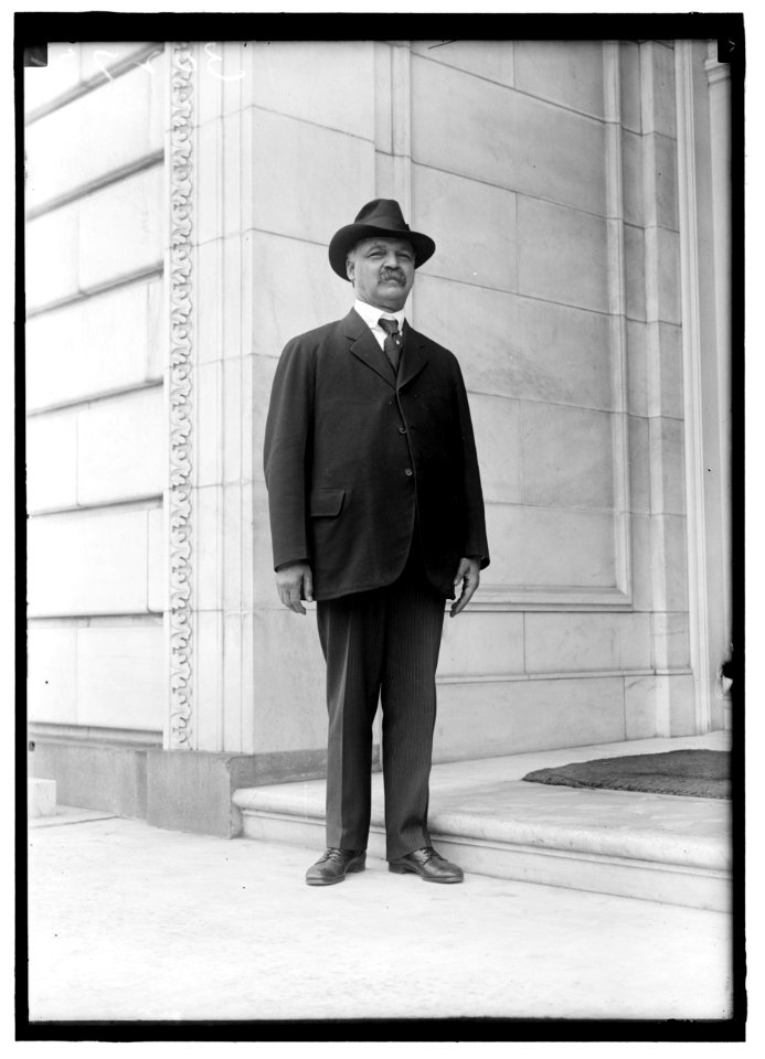 Charles Curtis LCCN2016869919