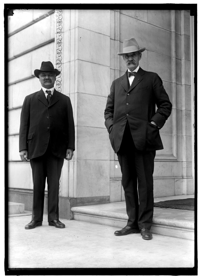 Charles Curtis, left LCCN2016869913
