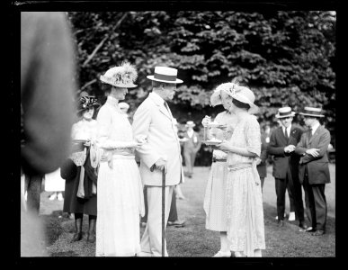 Charles Evans Hughes and wife LCCN2016891464