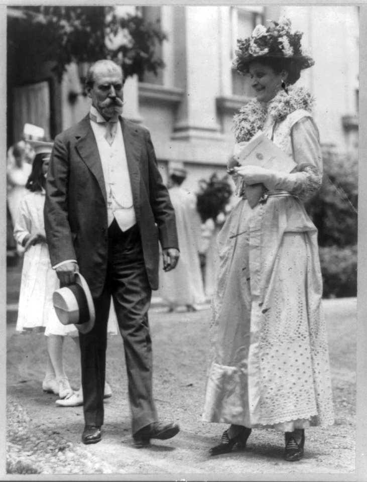 Charles Evans Hughes, 1862-1948, full-length portrait, standing, facing right, and wife Antoinette (Carter) Hughes LCCN2005689589