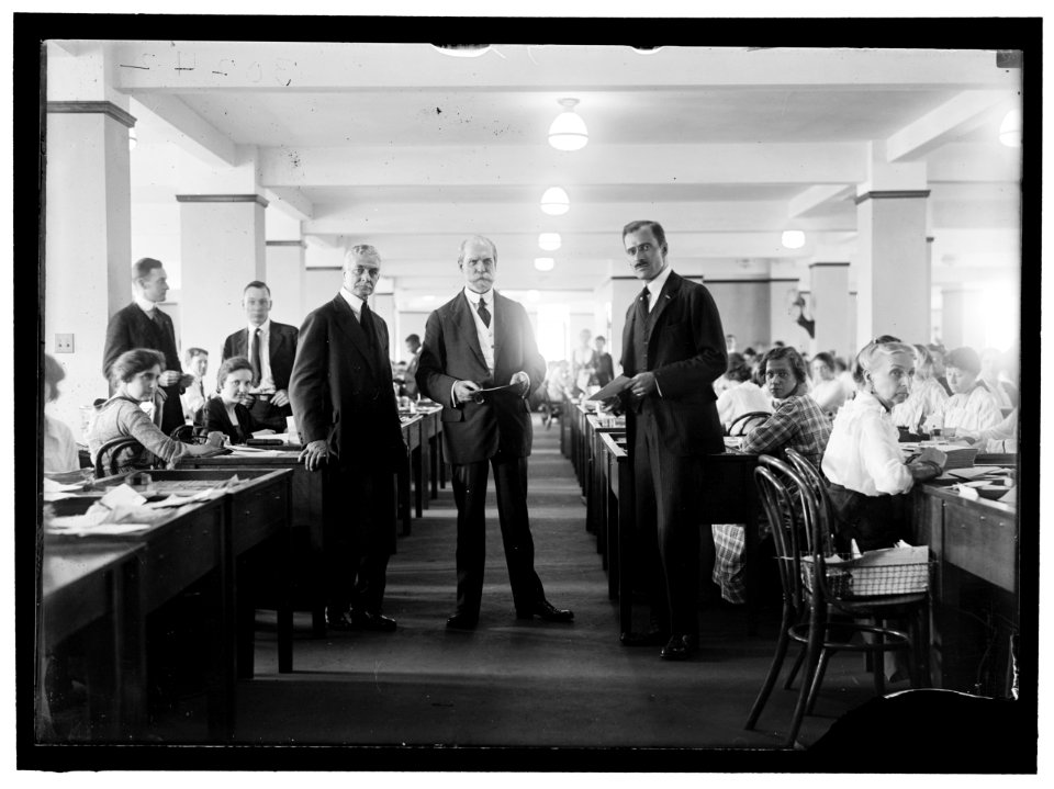 Charles Evans Hughes, center LOC hec.12037