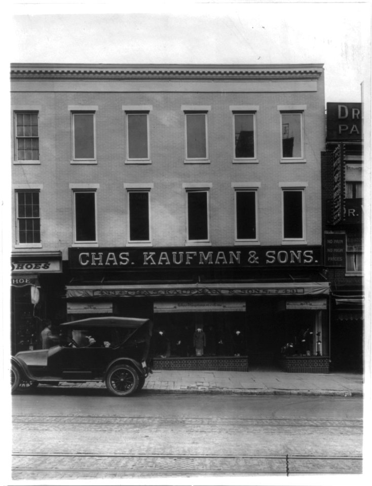 Charles Kaufman & Sons, a clothing store at 431-33 Seventh St., N.W., Washington, D.C. LCCN2001706364