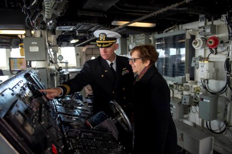 Charles Hampton and Nancy Pettit 160420-N-TC720-171 (26515436836)