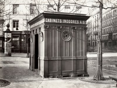 Charles Marville, Cabinet d'aisance de la place Saint Sulpice, ca. 1865
