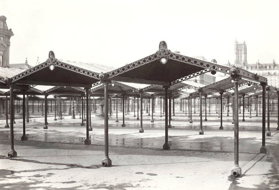 Charles Marville, Abris en fer et en fonte Marché aux Fleurs de la Cité, ca. 1865