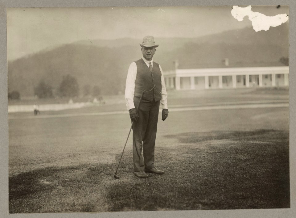 Charles M. Schwab on golf course LCCN2013647206