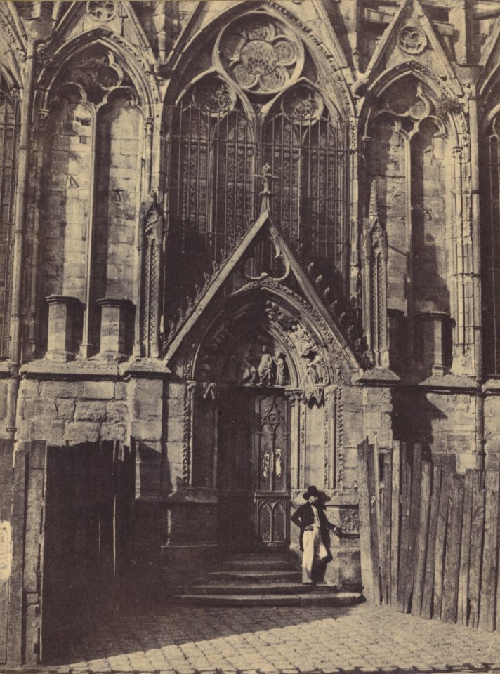 Charles Marville & Louis Désiré Blanquart-Evrard, La Porte Rouge, 1852