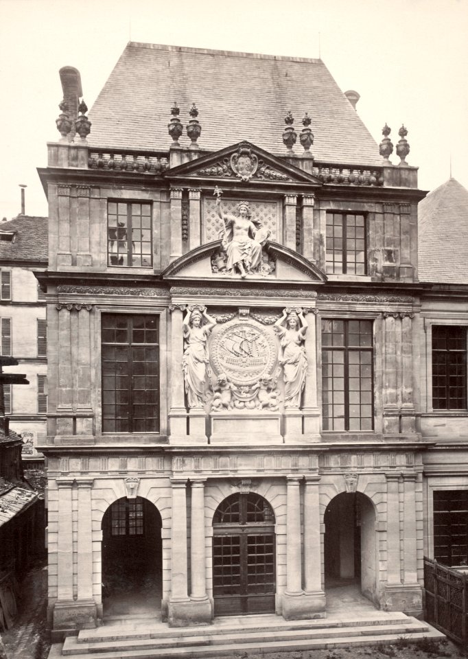 Charles Marville, Hôtel Carnavalet - Facade des Drapiers, ca. 1850–70