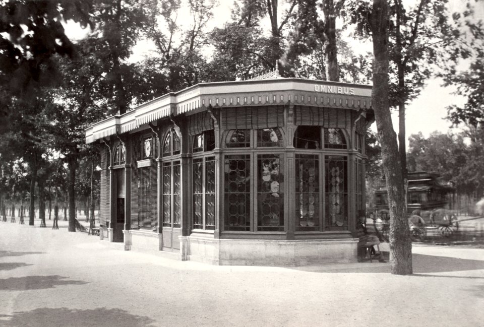 Charles Marville, Bureau d'Omnibus de la Cie. Gle. Place de la Concorde, ca. 1865
