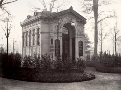 Charles Marville, Cabinets water closets Dorion, Champs-Elysées, ca. 1865