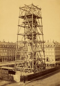 Charles Marville, Le Restauration de la Colonne Vendôme après la Commune, 1873