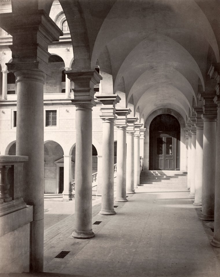 Charles Marville, Hôtel Dieu 01, ca. 1853–70