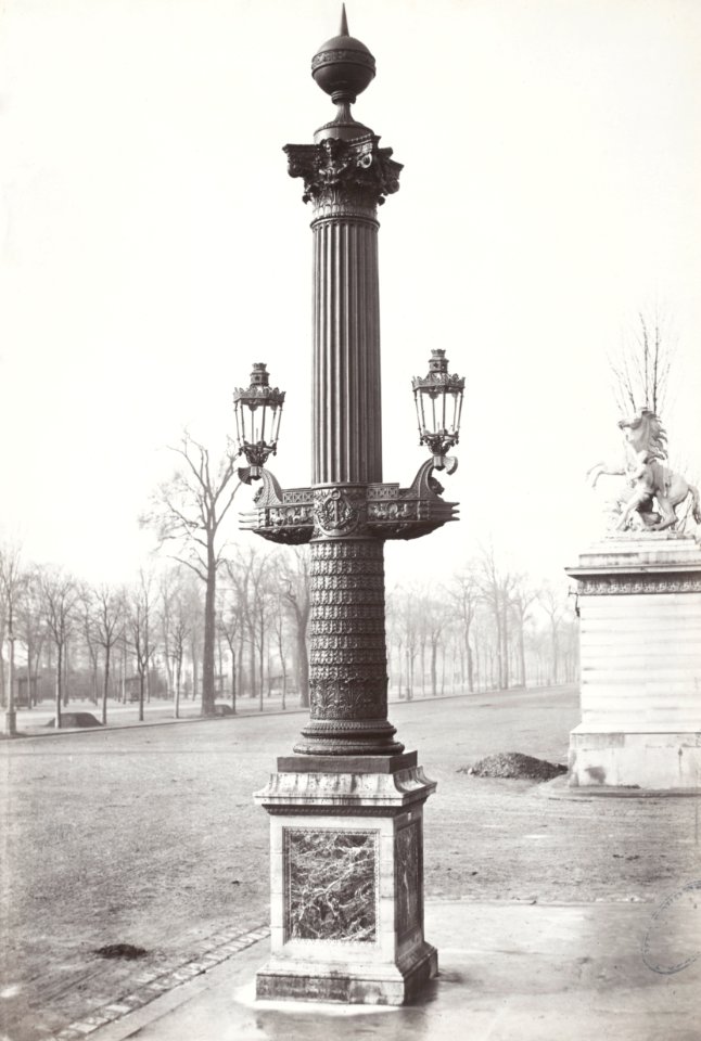 Charles Marville, Place de la Concorde, colonne rostrale, 1878