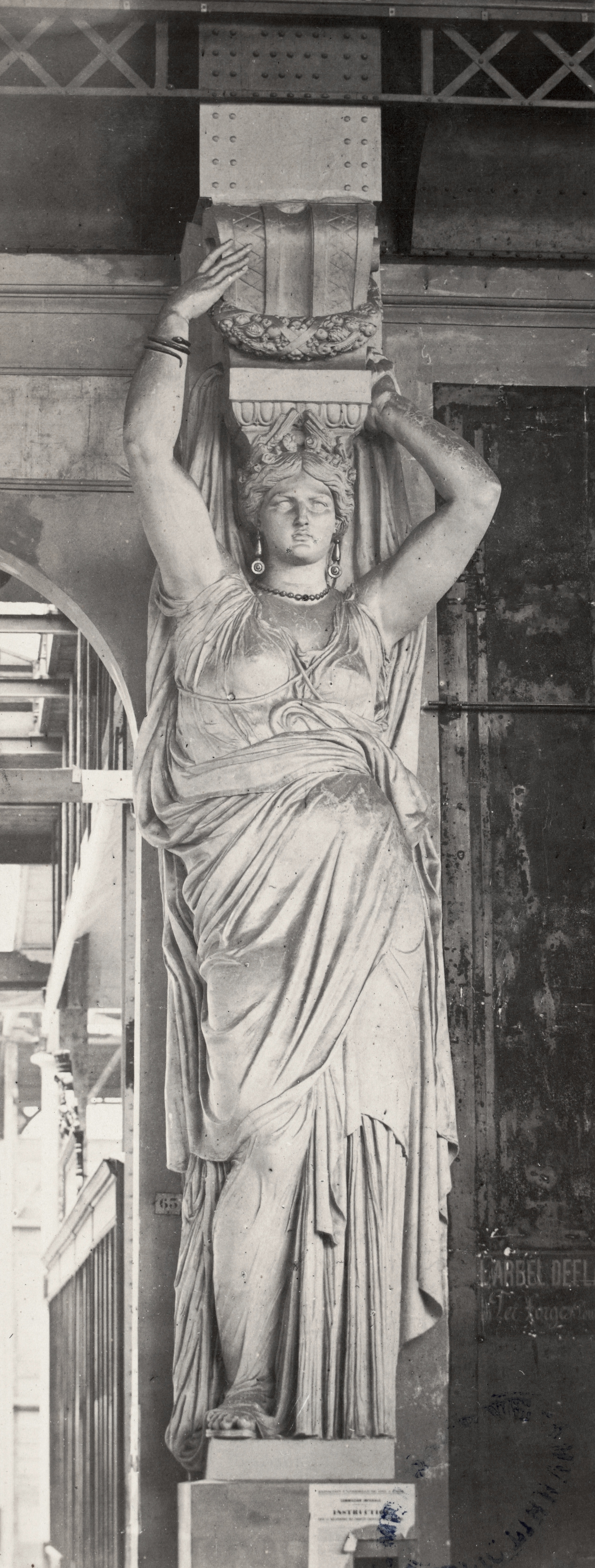 Charles Marville, Palais de Exposition universelle de 1867, sculpteur 1, ca. 1853–70