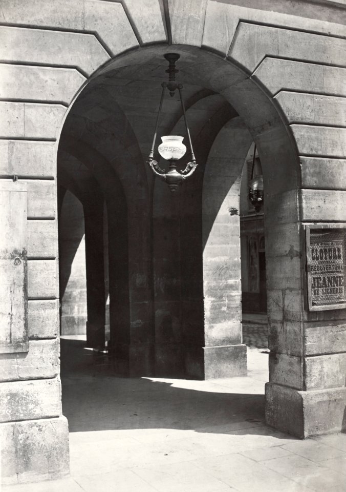 Charles Marville, Lanterne suspendue, Odéon, 1878