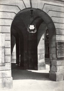Charles Marville, Lanterne suspendue, Odéon, 1878