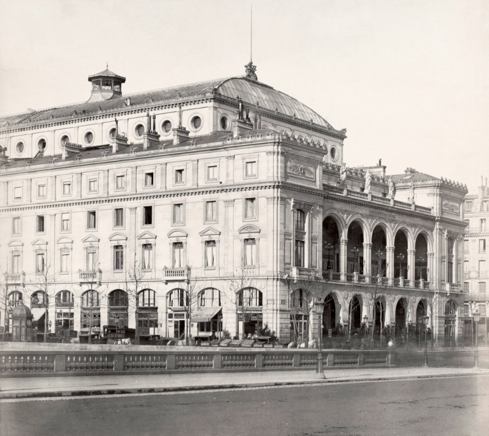 Charles Marville, Théâtre du Châtelet, ca. 1853–70