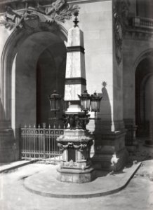 Charles Marville, Opéra, Pyramide à 4 lumières, 1878