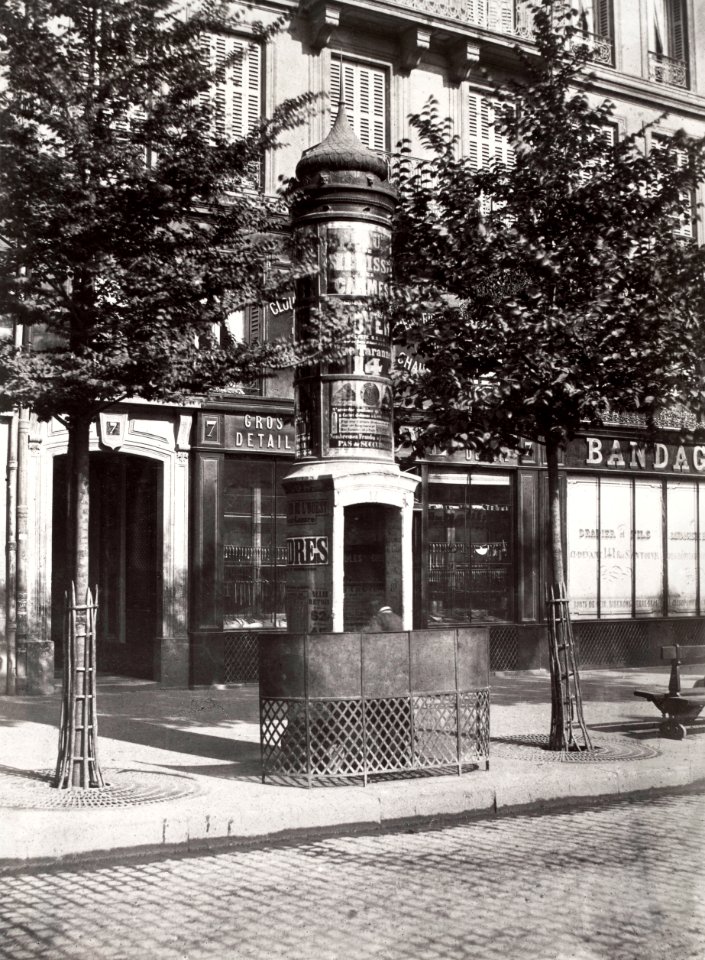 Charles Marville, Urinoir lumineux à 1 stalle, Boulevard Sébastopol, ca. 1865