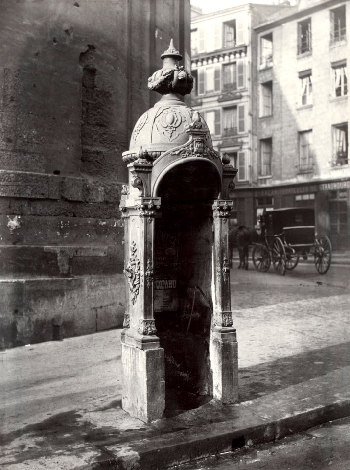 Charles Marville, Urinoir à 1 stalle fonte et maçonnerie, Faubourg Saint-Martin, ca. 1865