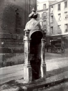 Charles Marville, Urinoir à 1 stalle fonte et maçonnerie, Faubourg Saint-Martin, ca. 1865