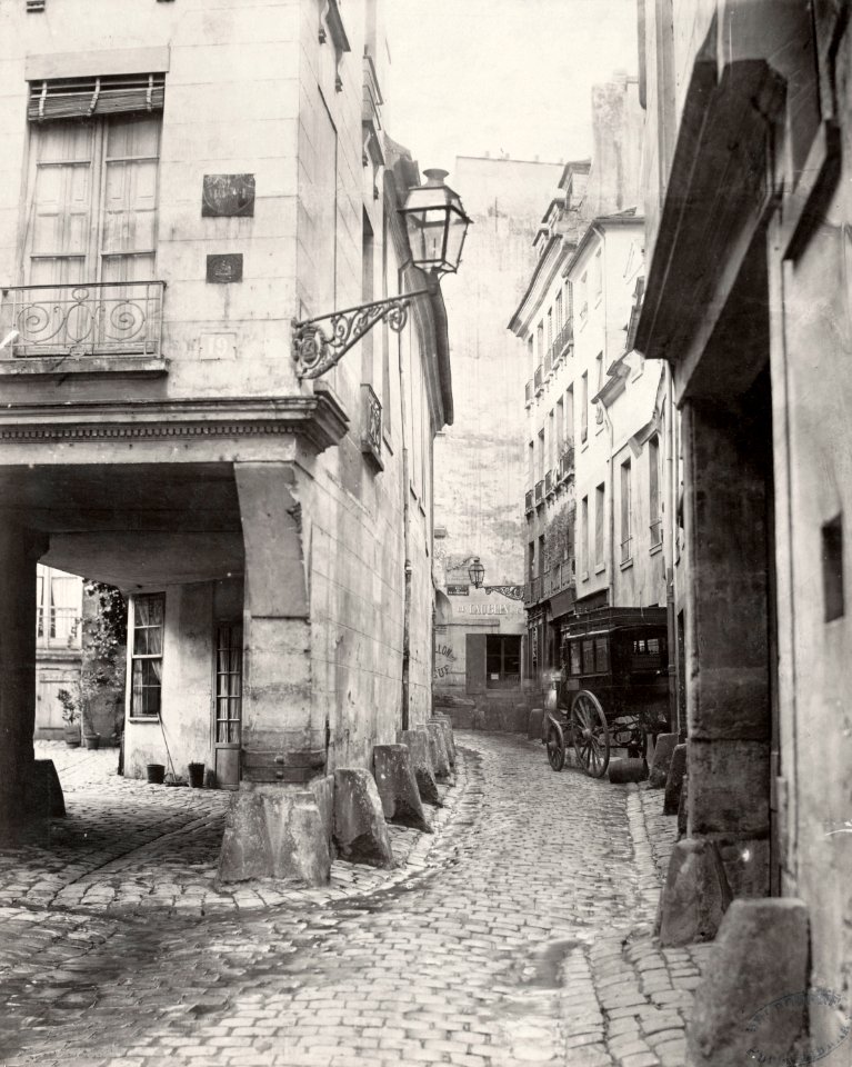Charles Marville, Rue Chanoinesse, de la rue des Chantres, ca. 1853–70
