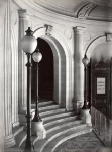 Charles Marville, Théâtre du Vaudeville - entrance, 1878